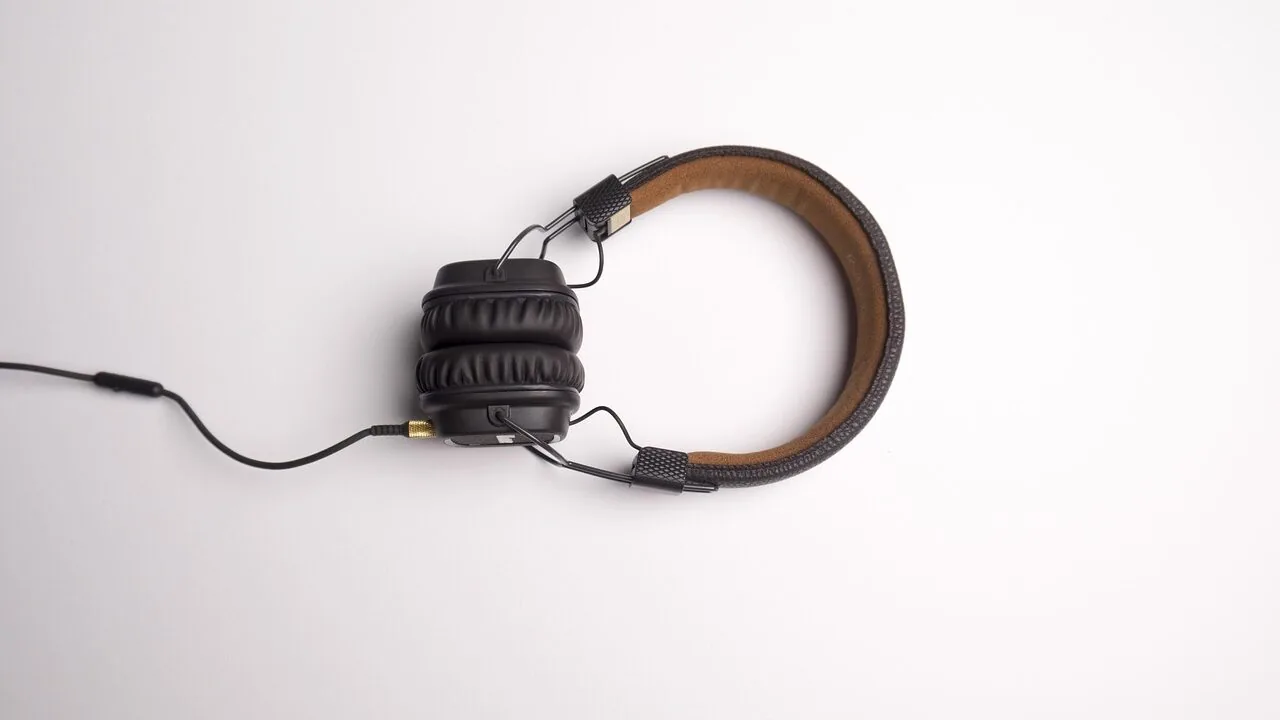 Black over-ear headphones displayed against white background showing ear cups and headband
