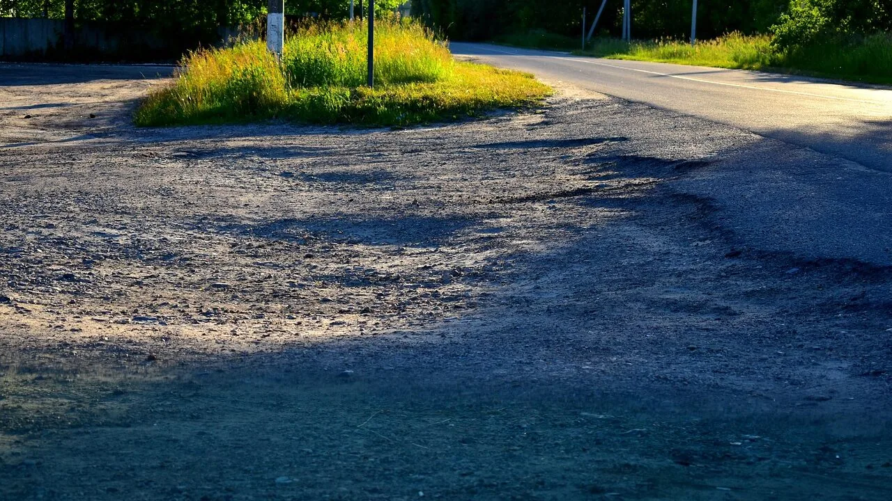 Roadside Flares Worth Buying for Every Driver
