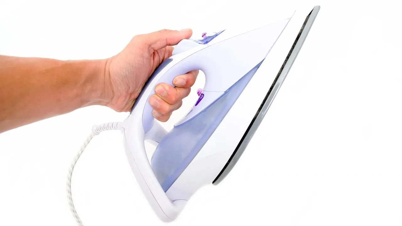 Steam Irons Worth Buying for Every Fabric and Budget