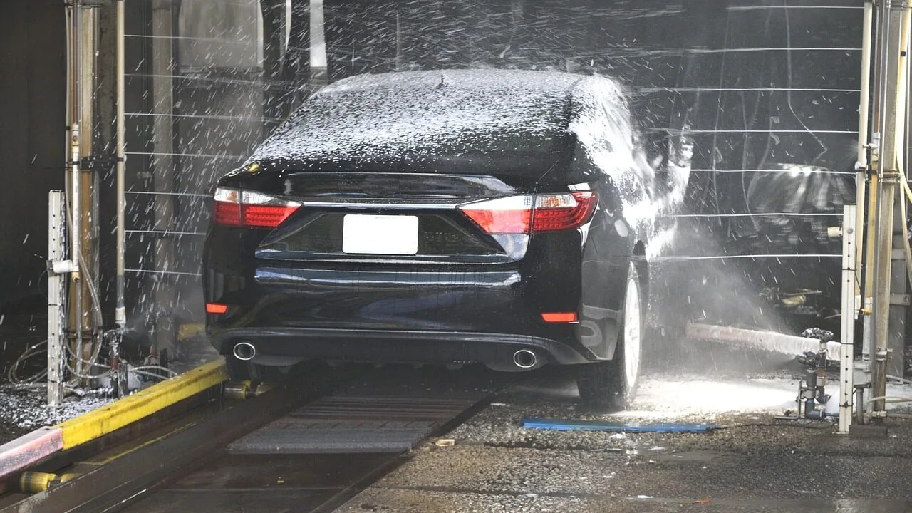Waterless Car Wash Sprays Worth Buying for Any Parking Situation